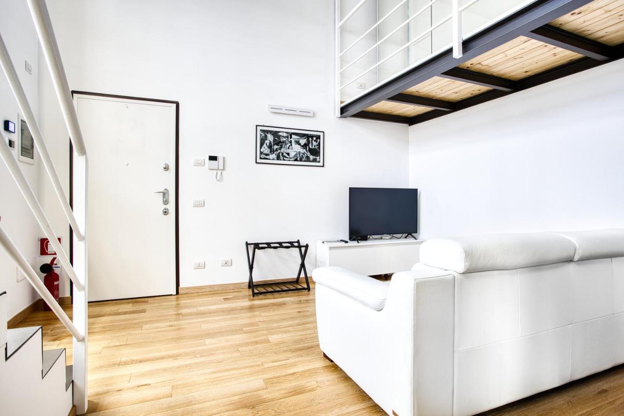 Joivy Charismatic 1-Bed Flat With Parking Apartment Milan Bagian luar foto